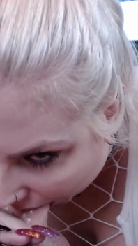 Spit Covered Blowjob - głębokie gardło, jebanie twarz, wytrysk na twarz