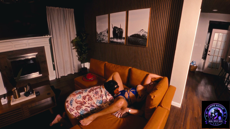 Darlo ent: Sexy Brazilian Calixta Relaxes Her Man After a Hard Day