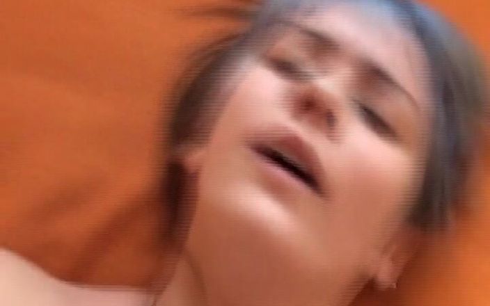 Deutsche Madchen: Emo alemã gata é pulverizada com no quarto