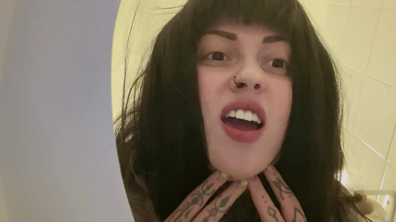 Miss Valentina: Styvmors toalett