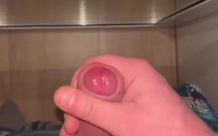 Young cum: Young Cock Closeup Masturbates His Huge Cock on a Beautiful...