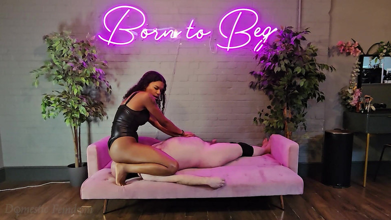 Domestic femdom: Cât timp poți rezista sub fundul meu perfect?