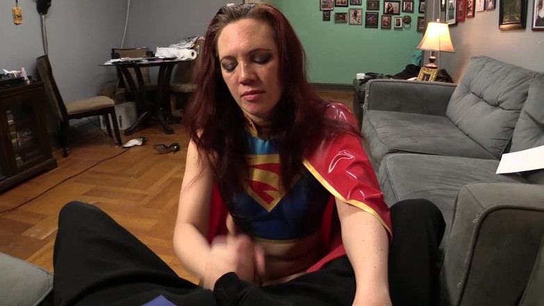 Evangelines Fetish: Czas w domu Suoergirl na ręczną pracę