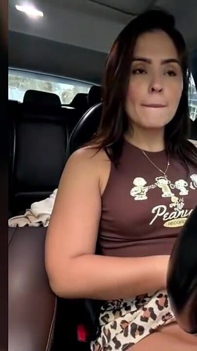 Milf Latina: Я Мастурбирую, Когда Мне Указывают Дресс-код В Торговом Центре