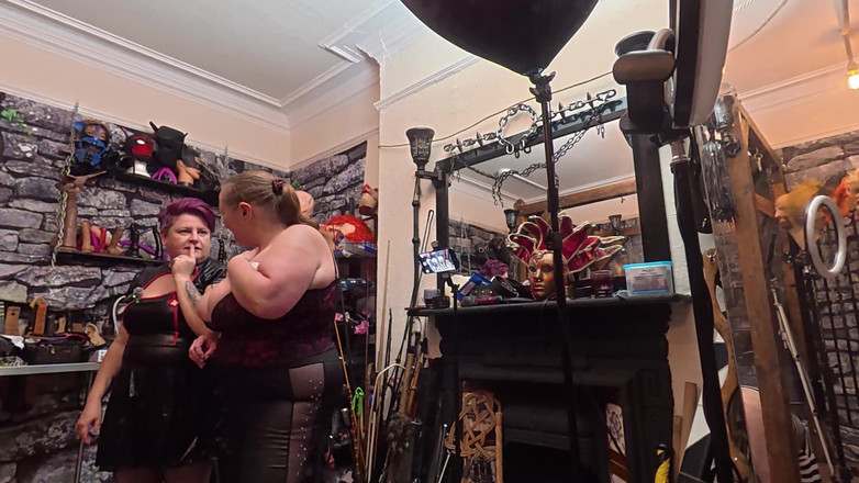 The Izars: Paduan suara tahanan bagian 1