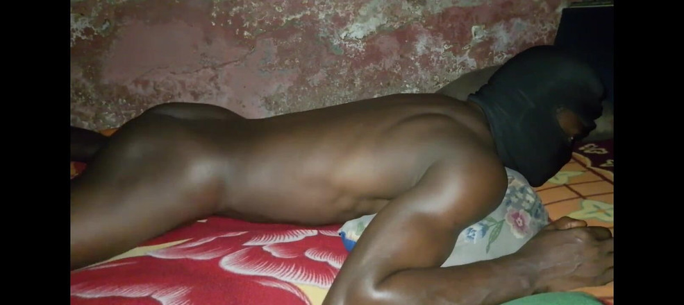 Masturbator emmy: Bobby Johnson N’arrête Pas De Baiser Son Lit 2