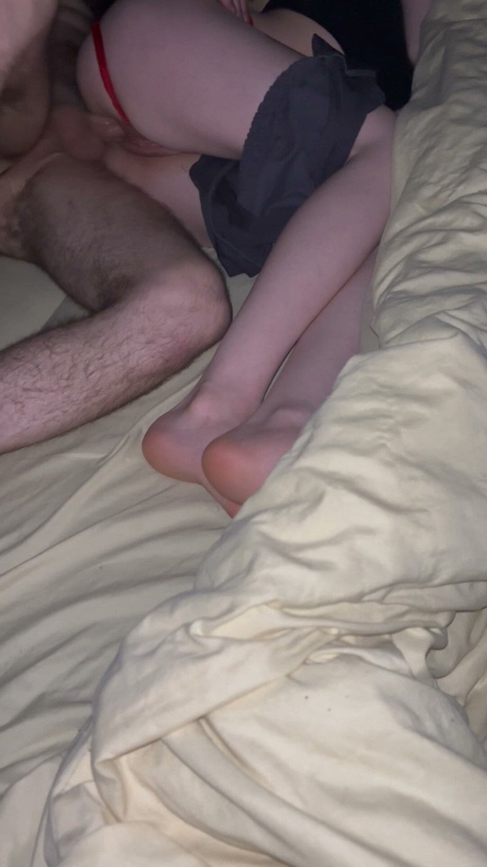 Minikissa: Moje nevlastní sestra se líbí, když do ní v noci...