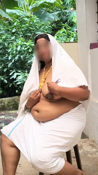 섹시하고 섹시한 사진 촬영 후 사진을 찍는 인도 소녀
