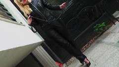 Goddess Celine: Dominación de cuero