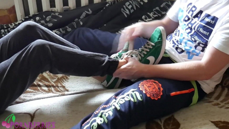Ethan Alex: Teen skate mi ha fatto un foottjob scopato