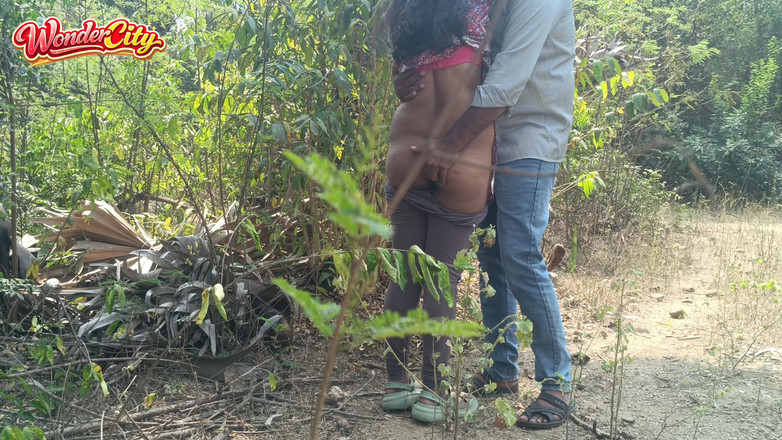 Magilmathi: 숲에서 예기치 않은 핫한 로맨스를 즐기는 귀여운 소녀