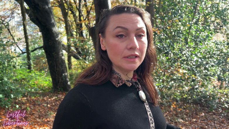 Lustful Libertines: Podglądanie nauczyciela siusiu w lesie