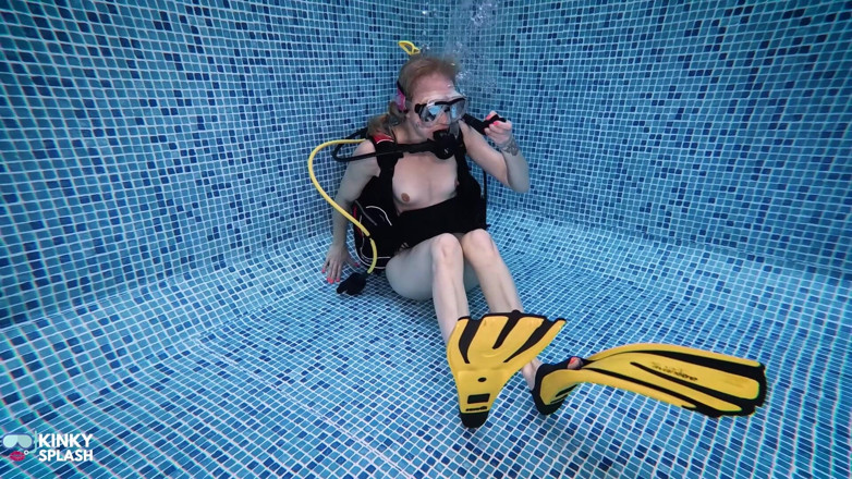 UKCuteGirl Lucy Lauren: Dildo bawah air bercinta dengan perlengkapan scuba