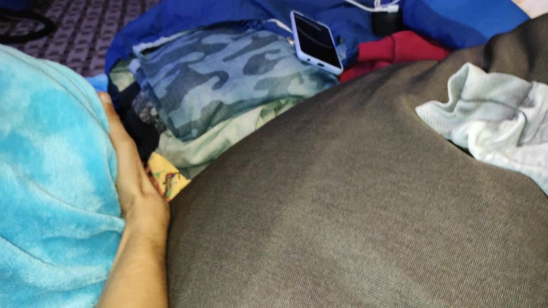 Taboo Room: Awek sekolah menghisap zakar - lucah buatan sendiri