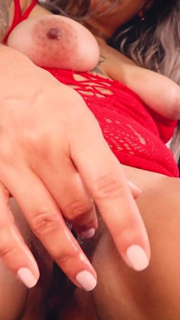 Osamělá Kolumbijská Milfka Masturbuje K Orgasmu