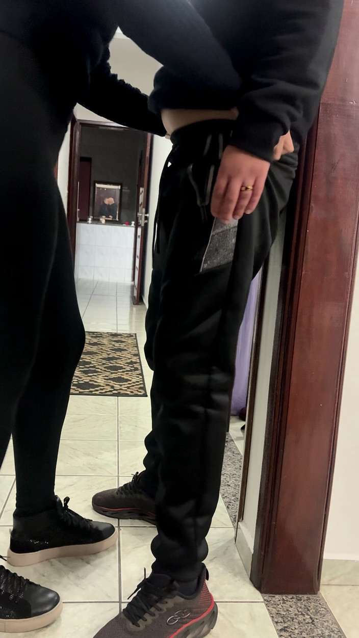 Gabi SweetCouplesStories: İş arkadaşları şirket koridorunda seks yapıyor