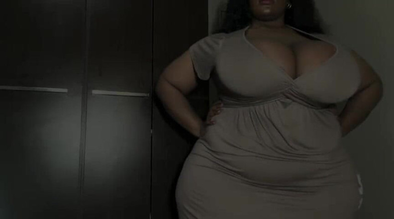 Legendary Booty Overdose: Kreunende zwarte bbw bevredigt zichzelf in bed