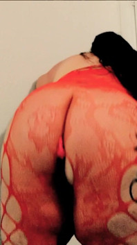 Toxic Piggy Plugged and Shaking Fat Ass