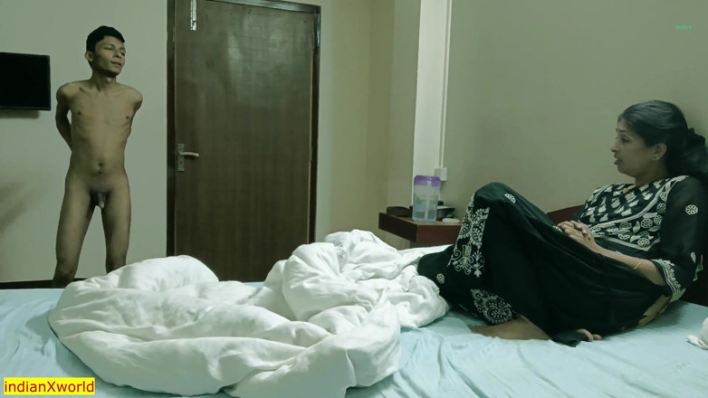 Indian Xshot: Poonam si model hot lagi asik ngentot sama cowok remaja 18...