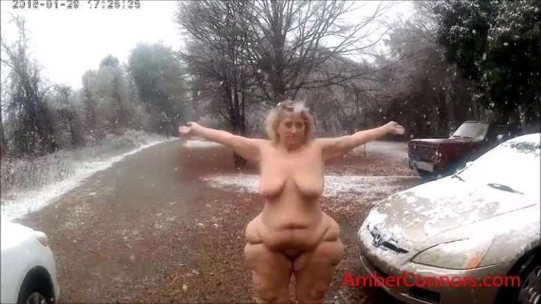 Amber Connors: Čůrání ve sněhu
