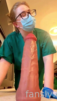 자지를 빨아주는 간호사 엄마