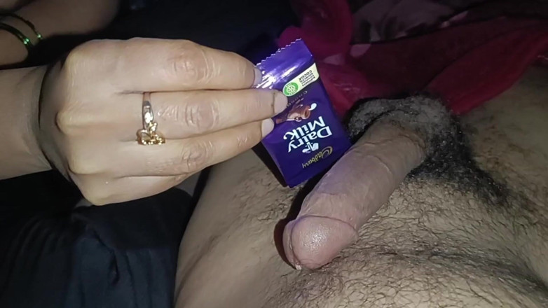 Suhana vloge: Stepmom Fucked the Chocolate