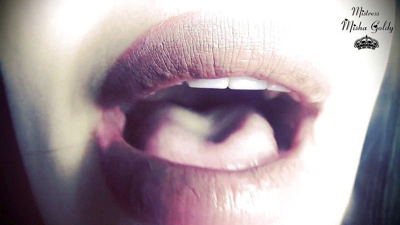 Goddess Misha Goldy: Мои губы - это дверь в ад для крошечных людей!
