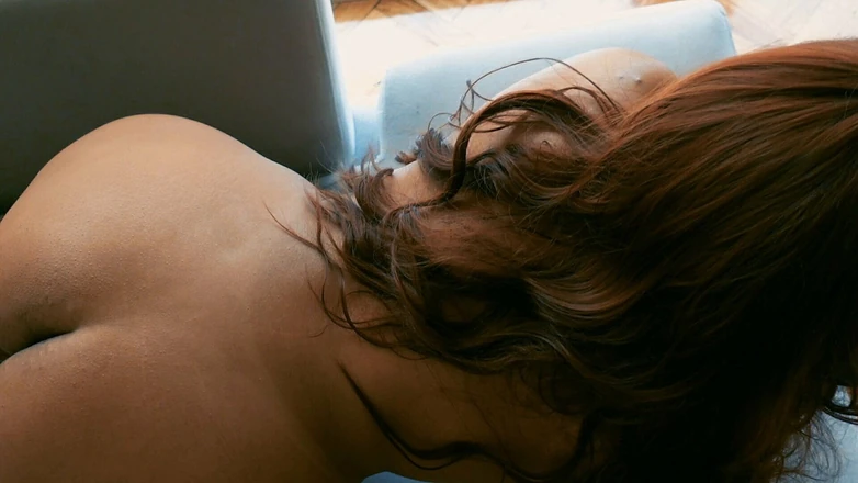 Suny Lune: Mi Hot Stepmom Got Horny on the Couch