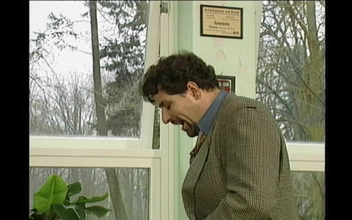 Old & Young: El internado de chicas se la follan duro al alemán