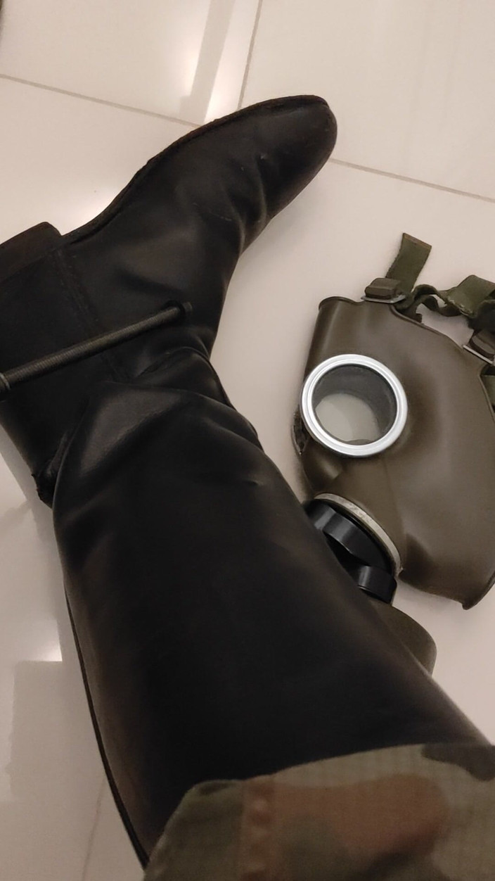 Gayfucker25: Un soldat se masturbe dans Military Officers 2