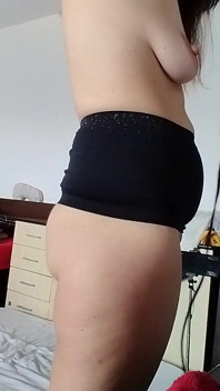 Morena coño peludo se seca el pelo