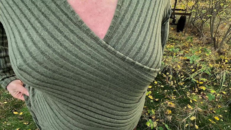 Bouncy Tits Action: Chỉ cần đập vú của cô ấy
