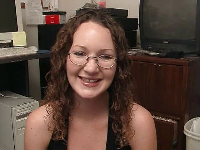 POV JOE: Fata tocilară Holly vrea să-ți sugă pula