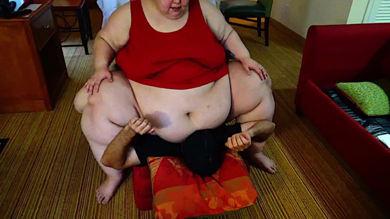Full Weight Productions: Queen Nora Flattens Caesar on the Floor
