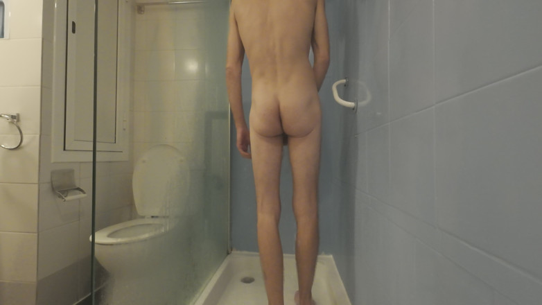 ScottishSweetie: Meu vizinho se junta a mim no chuveiro enquanto meu...