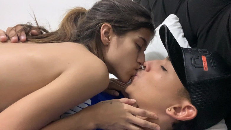 TUflacasex123: Aku tiba-tiba disentuh sama adik tiriku di malam hari!