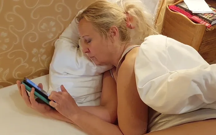 Selena701: Blonde Amateur Wife Enjoys Footfetish