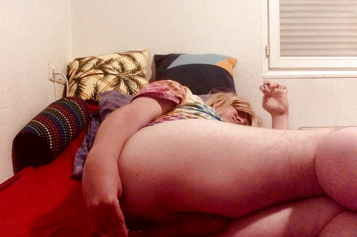 BifloXXX: BifloXXX crossdresser fucks her ass