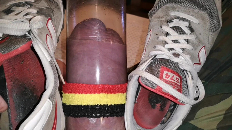 Monster_Meat_: 为恋足者而高潮