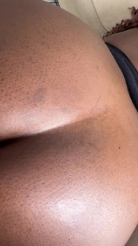 Peituda negra gata recebe anal fodida por um cara branco