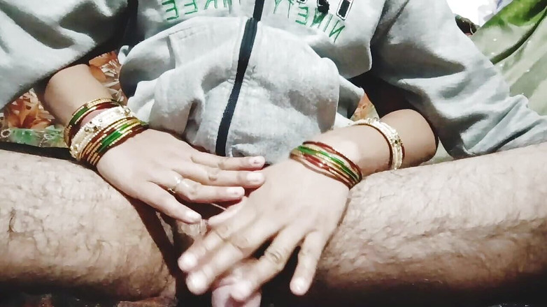 Ashabhabhi: Pareja masturbación con la mano