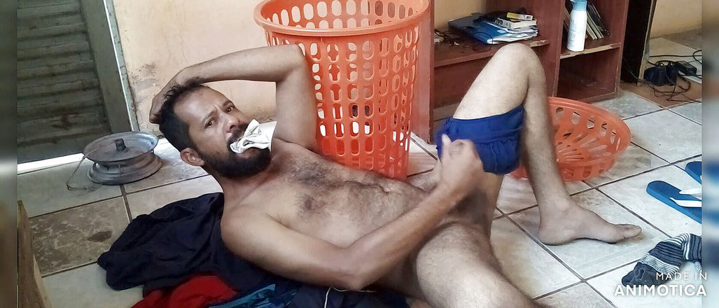 Stink HairyMale: Koš špinavého oblečení