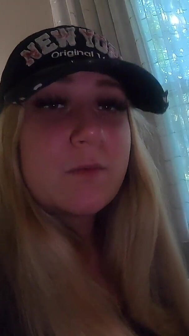 Breed My Hotwife: Dopey mąż zostawił żonę samą w jej urodziny