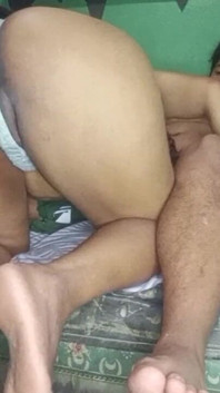 O pau chupando a bunda grande do meu vizinho