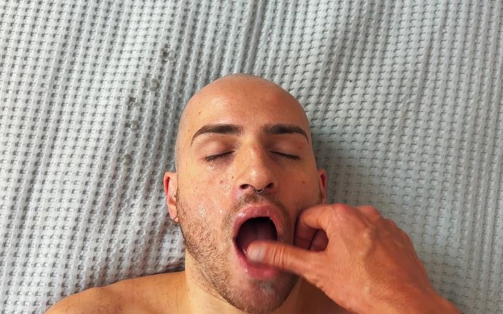 davidedpxxx: मेरी सेक्सी त्रिशंकु पड़ोसन मुझे बिना कंडोम चोद रही है
