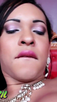 Transex Hot Well Endowed