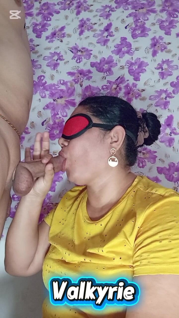 Valkyrie Blowjob and Deepthroat: 妻がマスクをして授乳