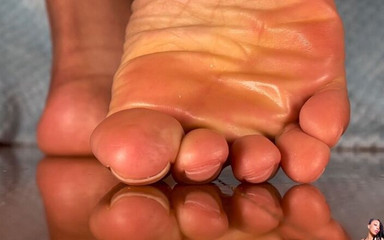 Pink Foxx: Giantess鞋底崇拜