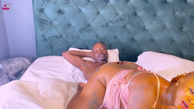 SugarNSpice01: Huisvrouw Neukt Stiefzour