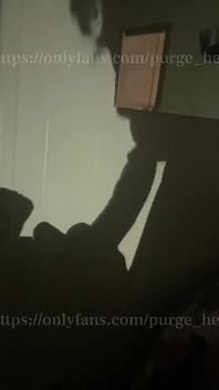 Mamada en la sombra y garganta